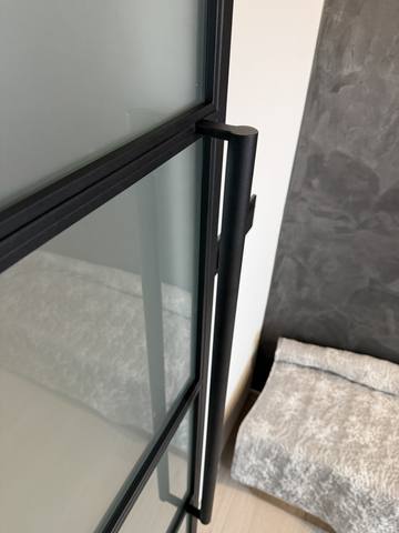 Detail madla posuvných dveří