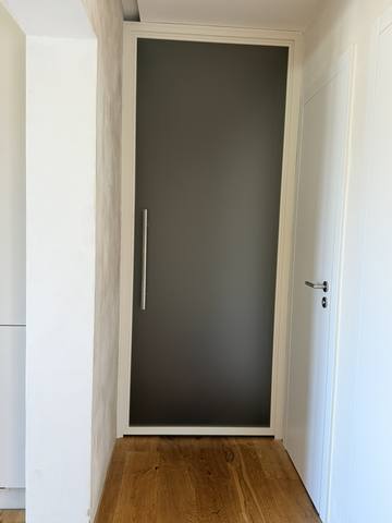 Skleněné dveře se šedým sklem
